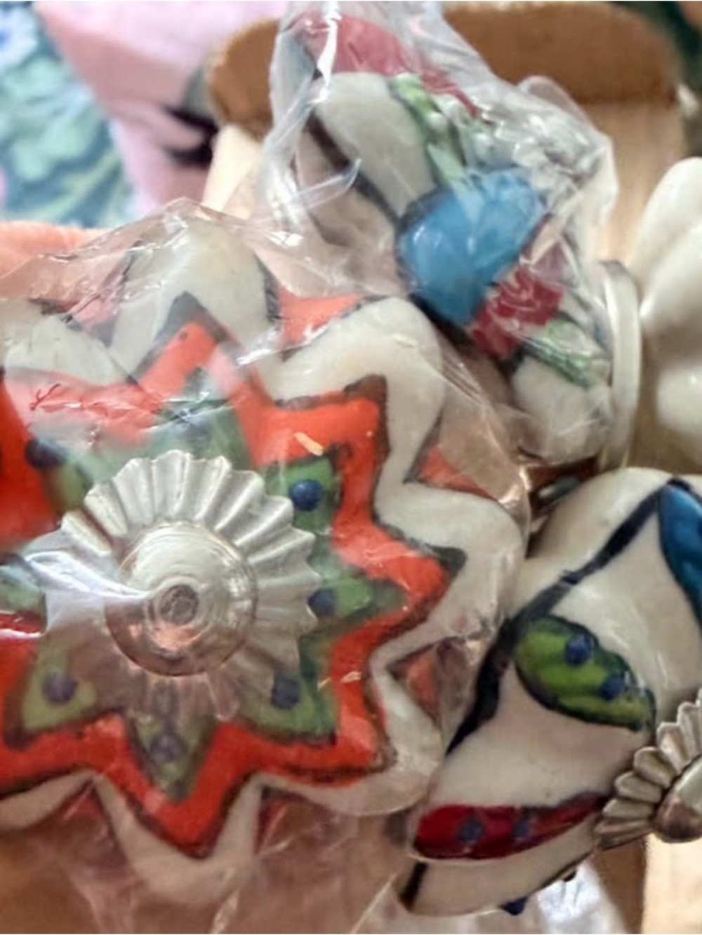 Artncraft Hand-Painted Ceramic Cabinet Knobs (Set of 4) - Picture 5 of 5